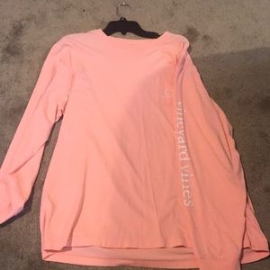 Pink vineyard vines shirt